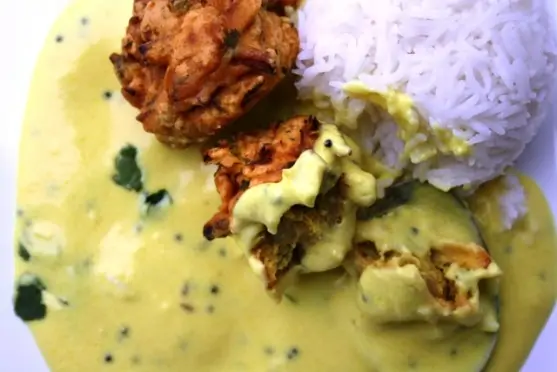 Kadhi-Pakora-2-557x372